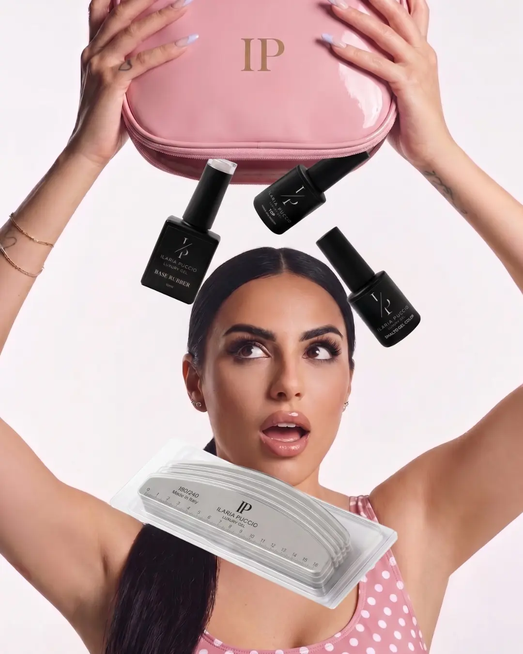 Ilaria Puccio con il kit IP Luxury Gel: base rubber, top, smalto gel e lima